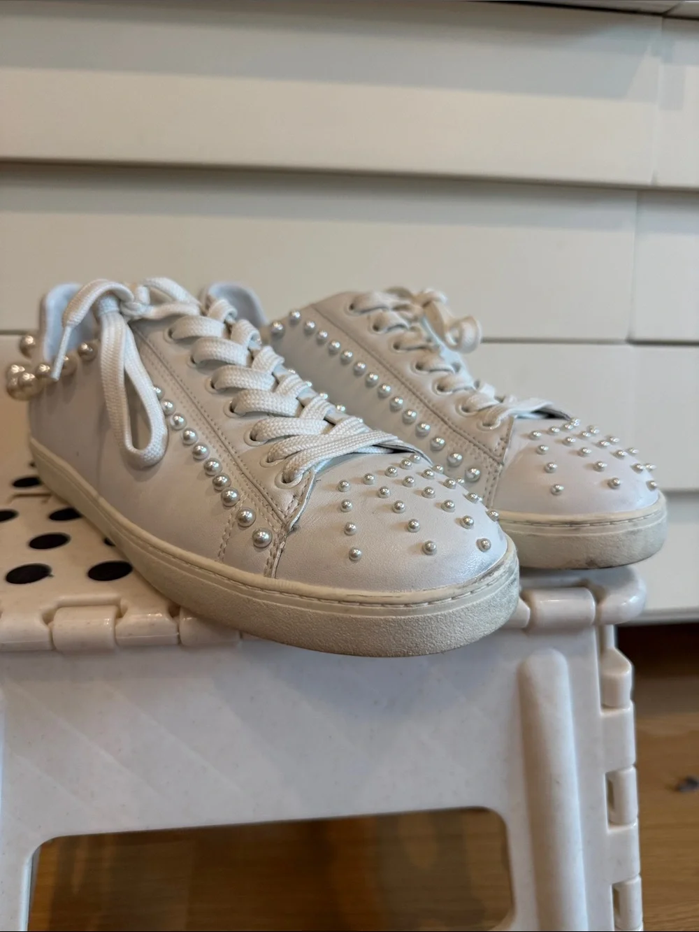 Stuart Weitzman Goldie Pearly Leather Low-Top Sneakers - Picture 2 of 13